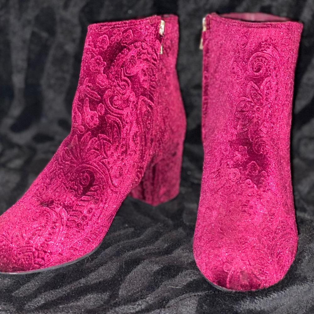 Super cute Zigisoho boots size 8.